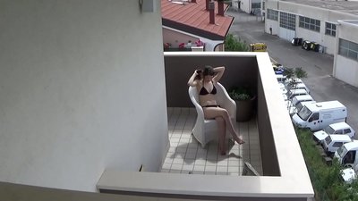 Spying rau kuv tus hluas roommate masturbating ntawm lub sam thiaj